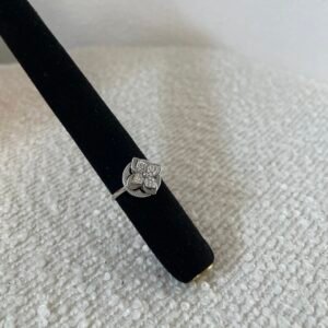 Ring spinning clover