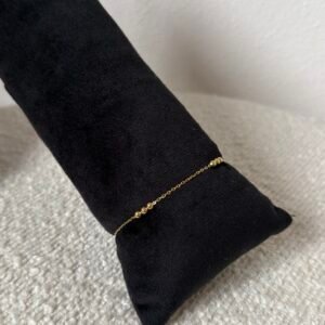 Armband dots details